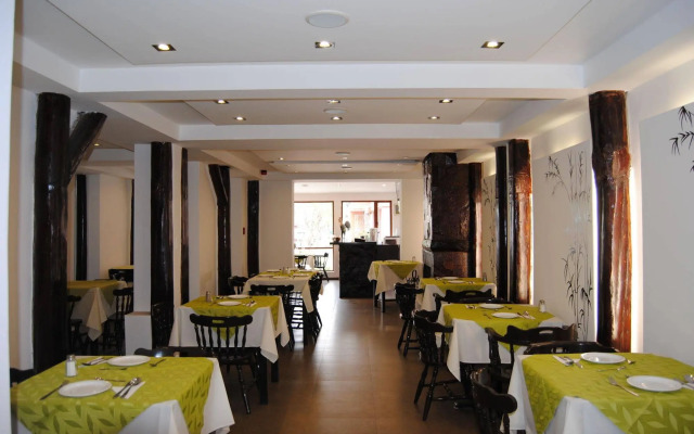Hotel Fuente de Piedra II