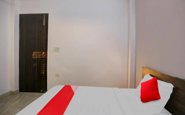 Oyo Flagship 703376 Mk Residency