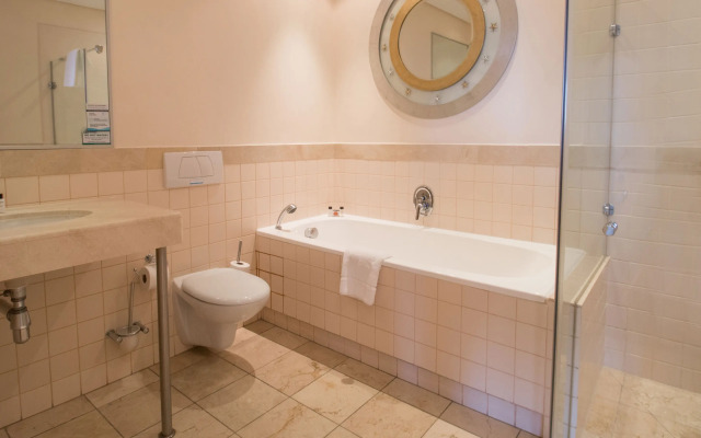 Апарт-отель Waterfront Village