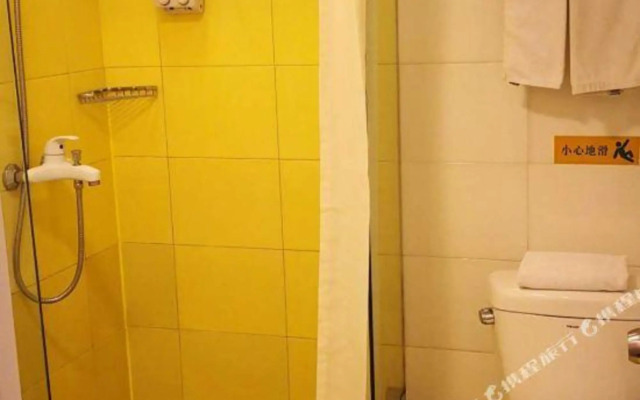 Home Inn (Weihai Kunming Road Tourist Dock Weigao Plaza)