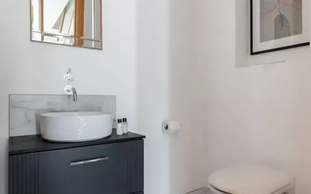West Heath Road by Onefinestay