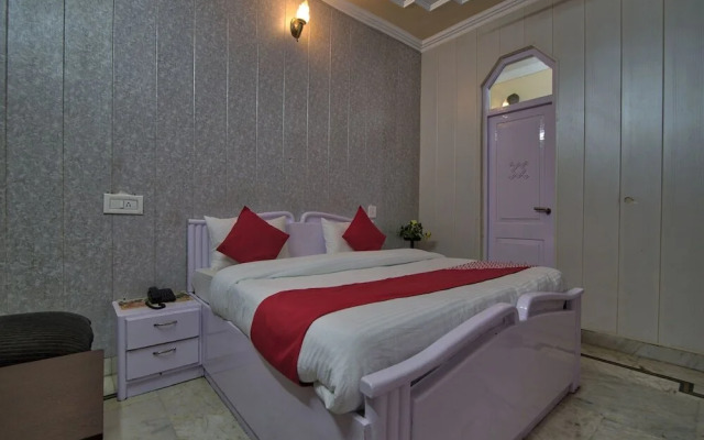 Hotel Lake View by OYO Rooms