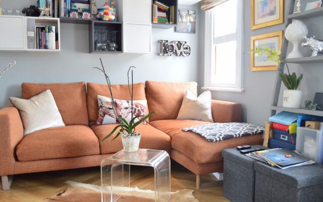 Stylish 2 Bedroom Property in Fulham