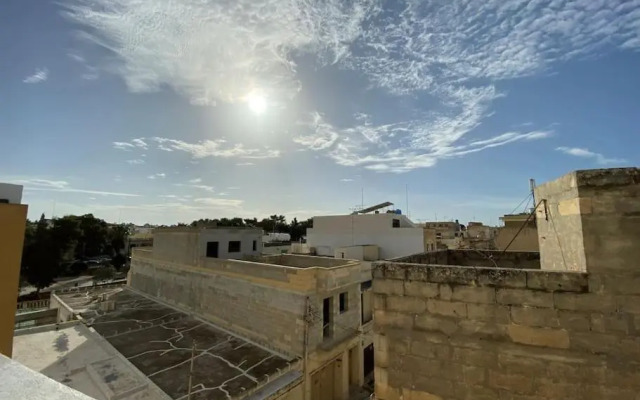 May Flower: Modern Flat close to Airport/Bus Stops