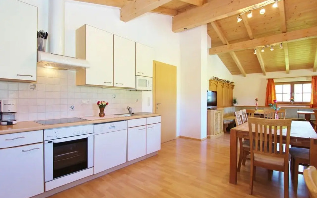 Spacious Apartment in Neukirchen am Großvenediger With Pool