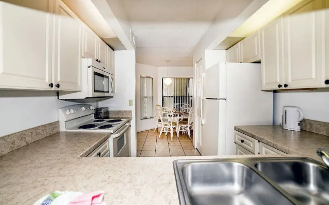 Shorewalk lakeview condo close to IMG