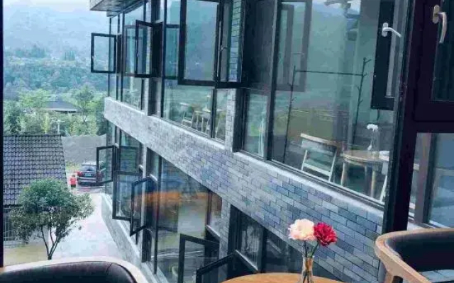 Pengzhou Longmen Four Seasons Homestay
