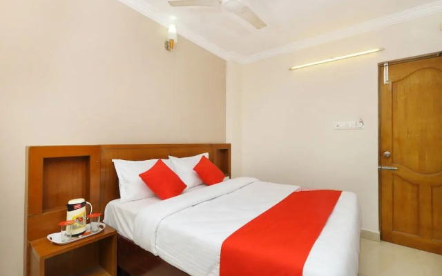 The City Manor by OYO Rooms