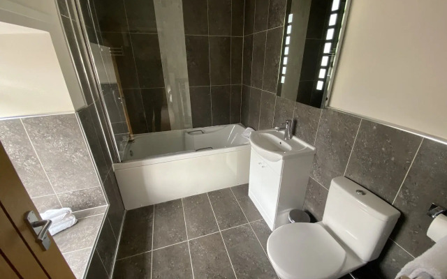 The Three Horseshoes Hotel