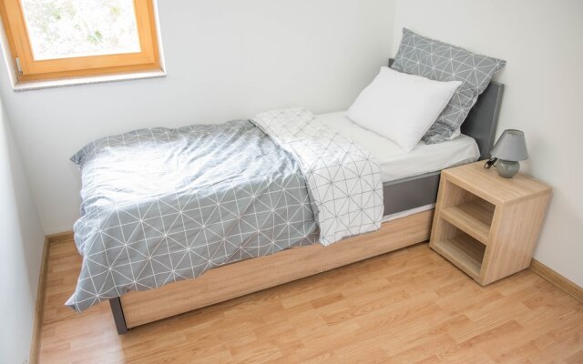 Leader Apartment