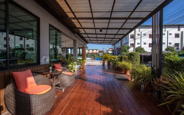 Salinsiri at Lat Krabang