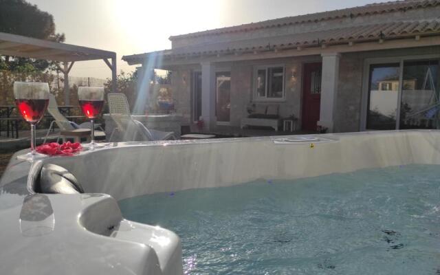 Villa Estia - private jacuzzi next to the beach