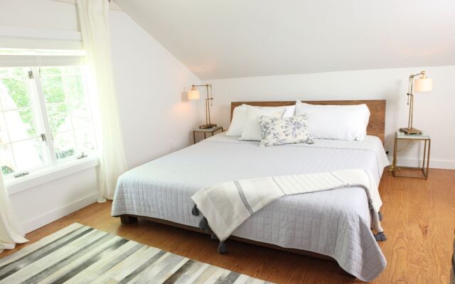 The Deacon & James Pharmacy B&B