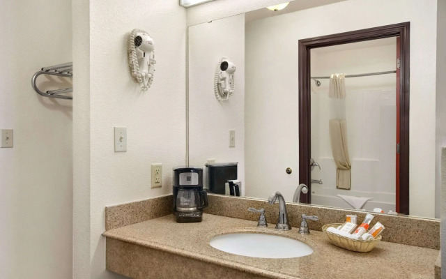 Howard Johnson by Wyndham Lubbock TX