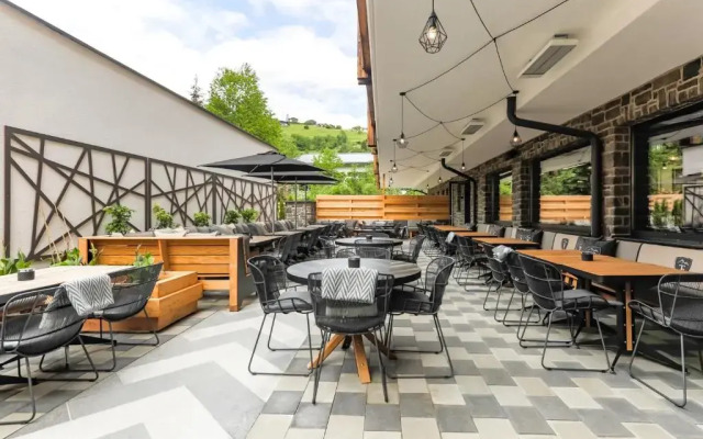 24 by AvenidA - Mountain Hotel