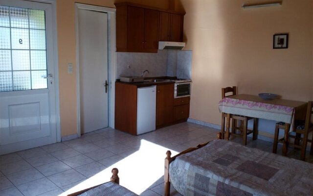 Amadeus Hawaii Studios & Apartments