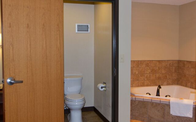 Greenlight Inn & Suites