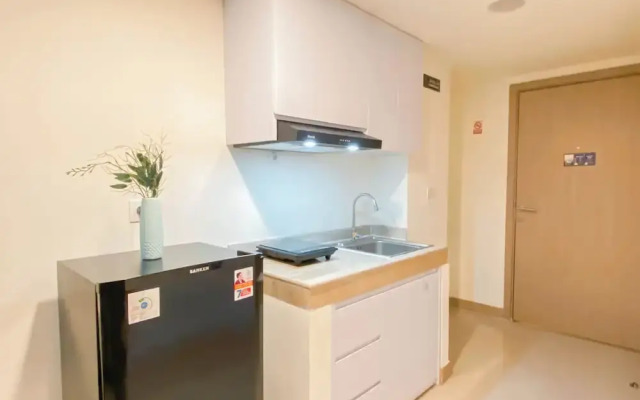 Relaxing Studio Room At Meikarta Apartment