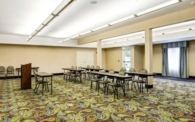 Comfort Suites near Hot Springs Park