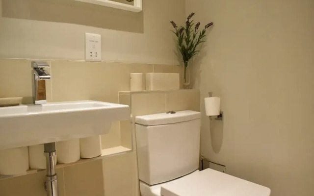 Beautiful 3 Bedroom Home in Parsons Green