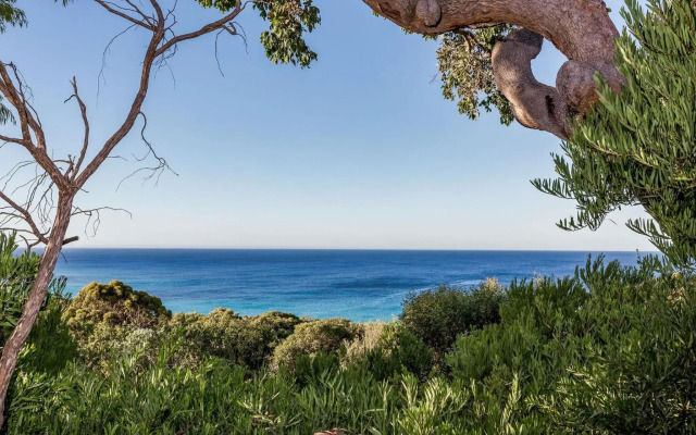 The Lookout, Eagle Bay