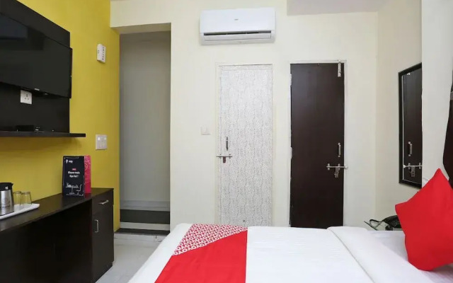 OYO 12127 Radhika Palace