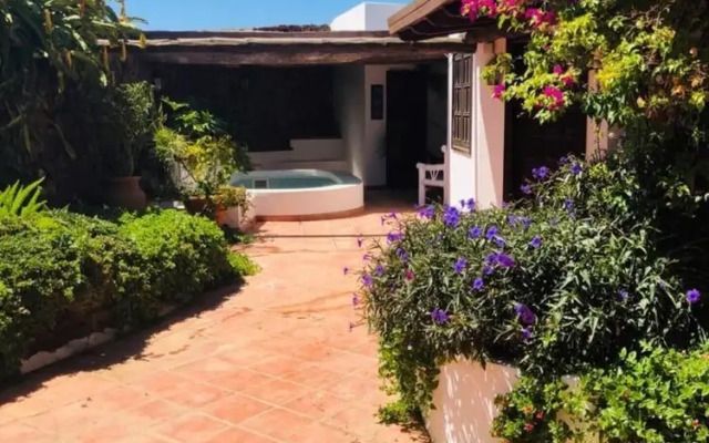 Immaculate 3-bed House With a Sea View in Macher