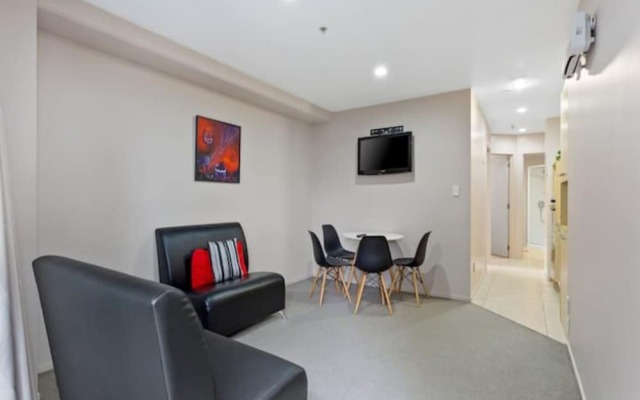 Uptown Two Bedroom Apartment With The Essentials