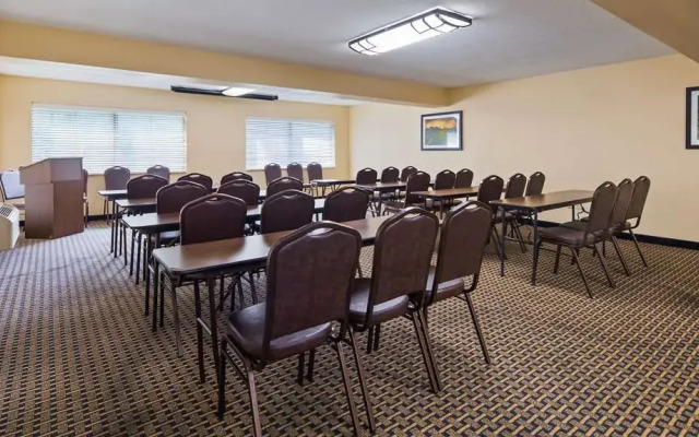 Country Inn & Suites by Radisson, Pickerington, OH