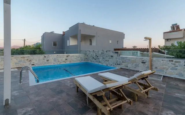 Elmara Luxury Villa 3 - Next to the Beach