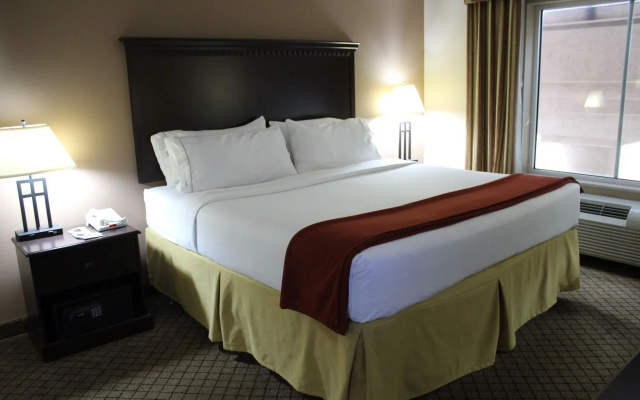 Holiday Inn Express & Suites Sedalia by IHG