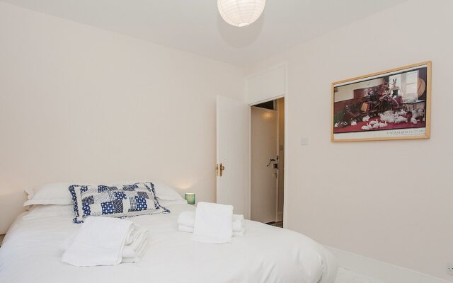 Beautiful 2 Bedroom Garden Apartment