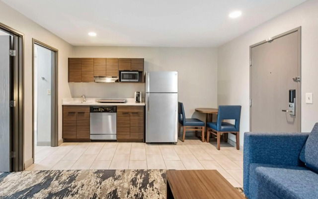 Best Western Plus Bourbonnais Hotel & Suites