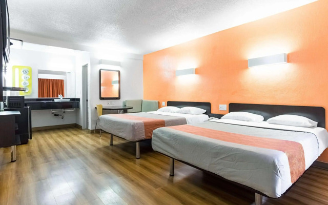 Motel 6 Long Beach, CA - International City