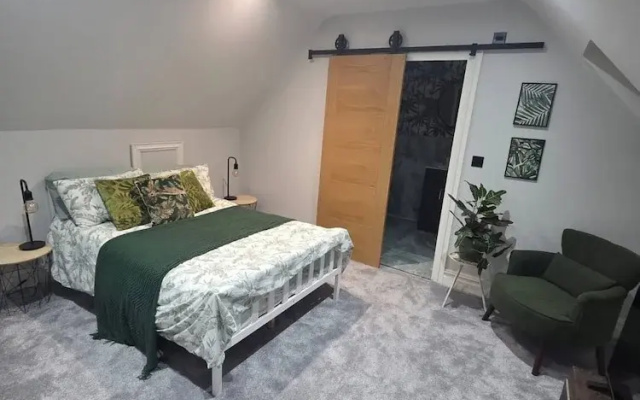 Luxurious 5-bedroom House Rental With Scenic Countryside Views
