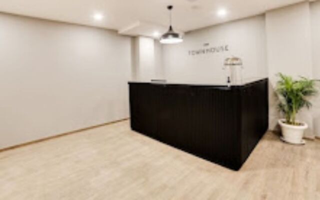 Qotel 007 Anand Vihar