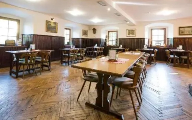 Restaurace a penzion Stará pošta