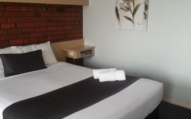 Big Valley Lakeside Paradise Motor Inn – Guest Rooms – Shepparton
