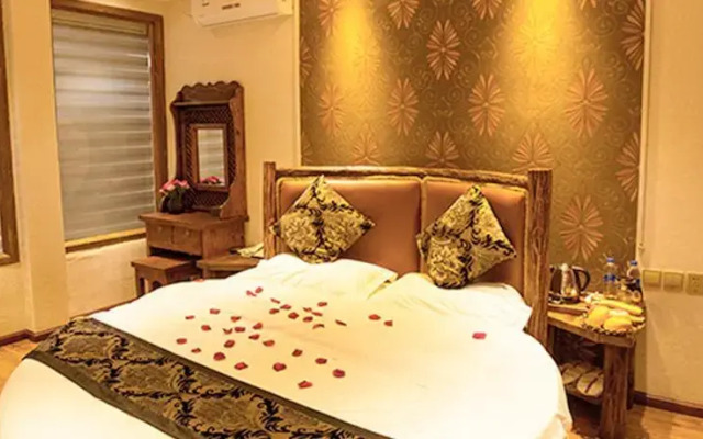 Lijiang Golden Sunshine Boutique Hotel