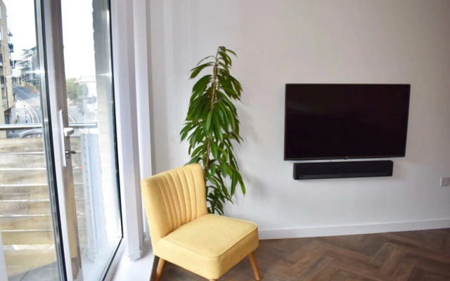 Central 2 Bedroom Modern Apartment