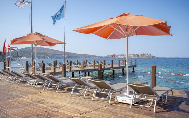 The Nowness Luxury Hotel & Spa (Adults Only 16+)