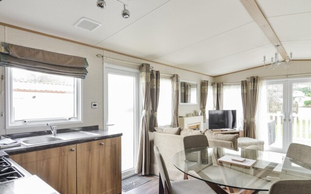 Welcoming Home in Hastings With Balcony