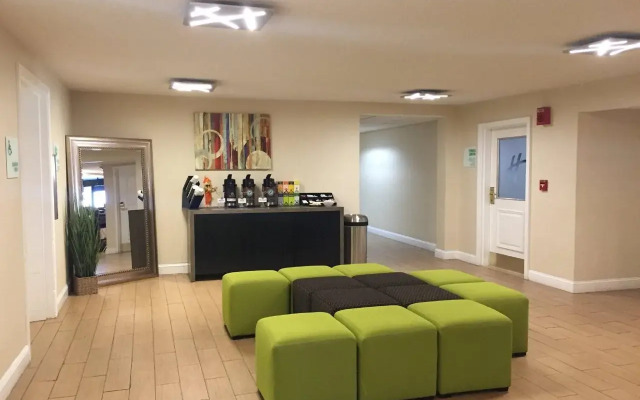 Comfort Inn & Suites Danbury-Bethel