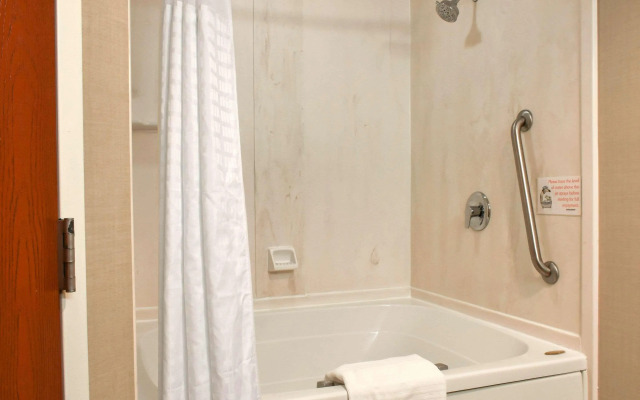 Comfort Suites Downtown Carlisle