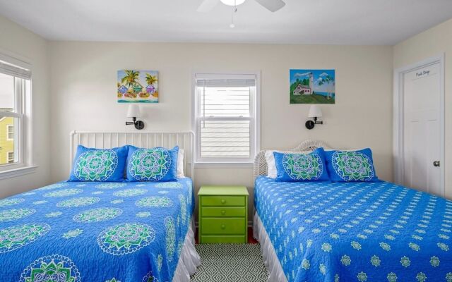 Dream Weaver 4 Bedroom Home by RedAwning