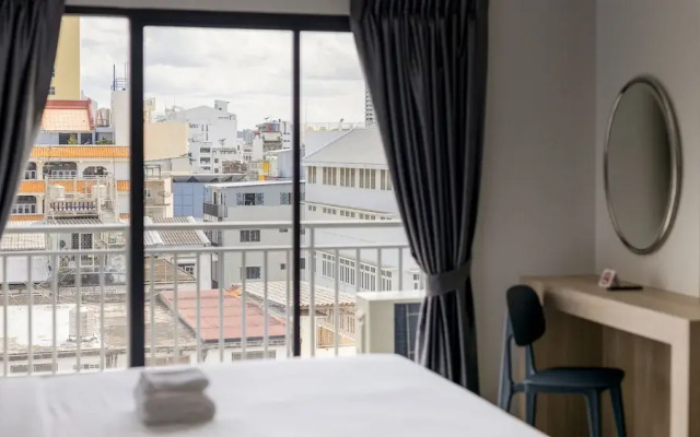 B2 China Town Yaowarat Premier