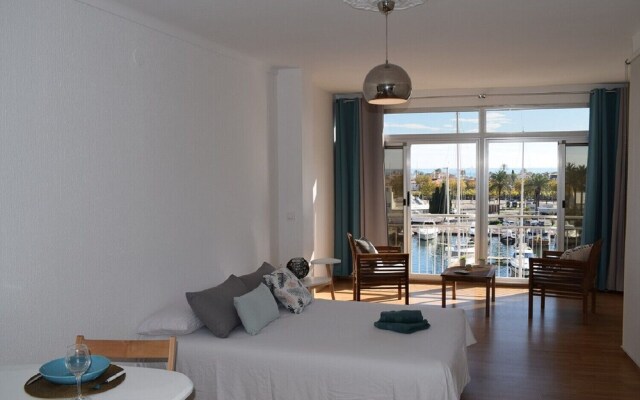 Amplio estudio con vistas a la marina y al mar ref 358