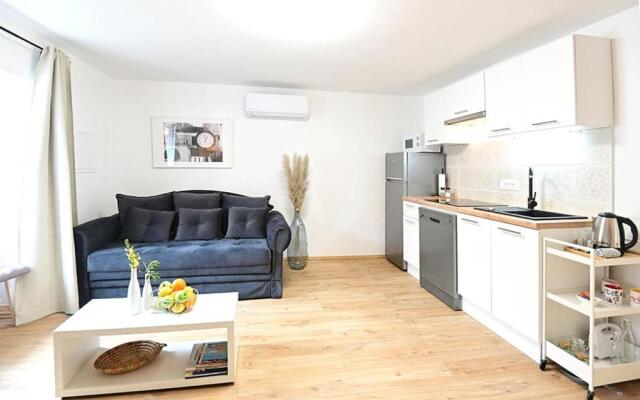 Apartment D & Studio L