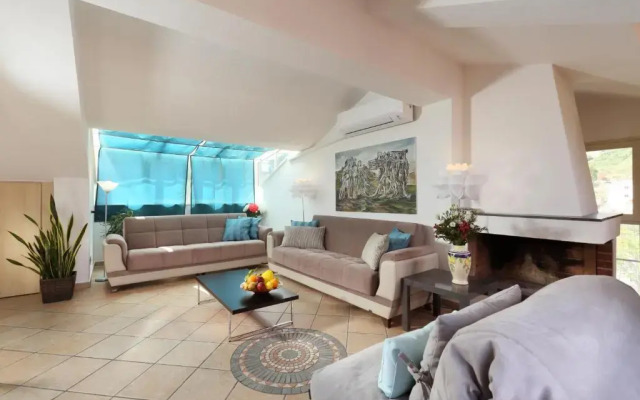 Taormina center 4 BR penthouse, terrace with views