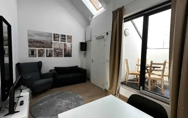 Luxury 1BR Near Fashion District by Oneluxstay